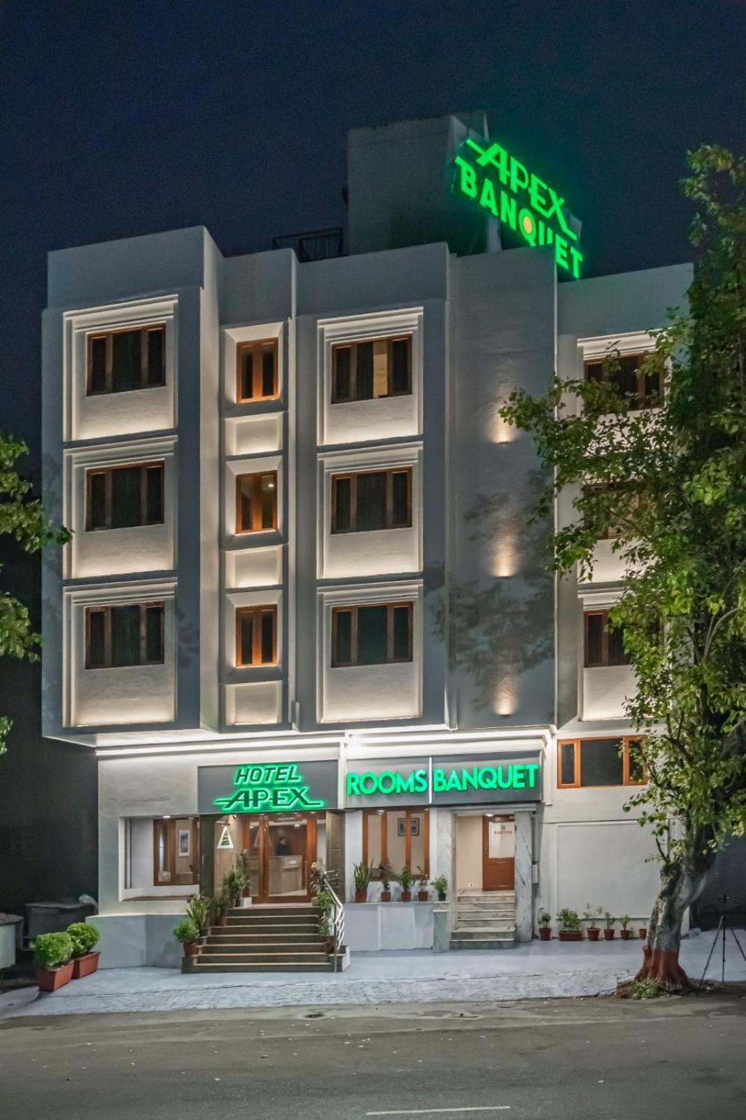 Hotel Apex Surat Exterior photo