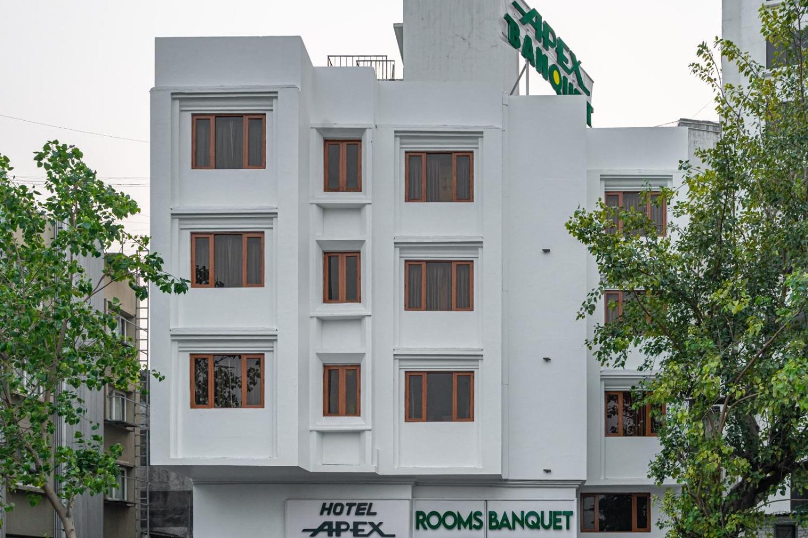 Hotel Apex Surat Exterior photo