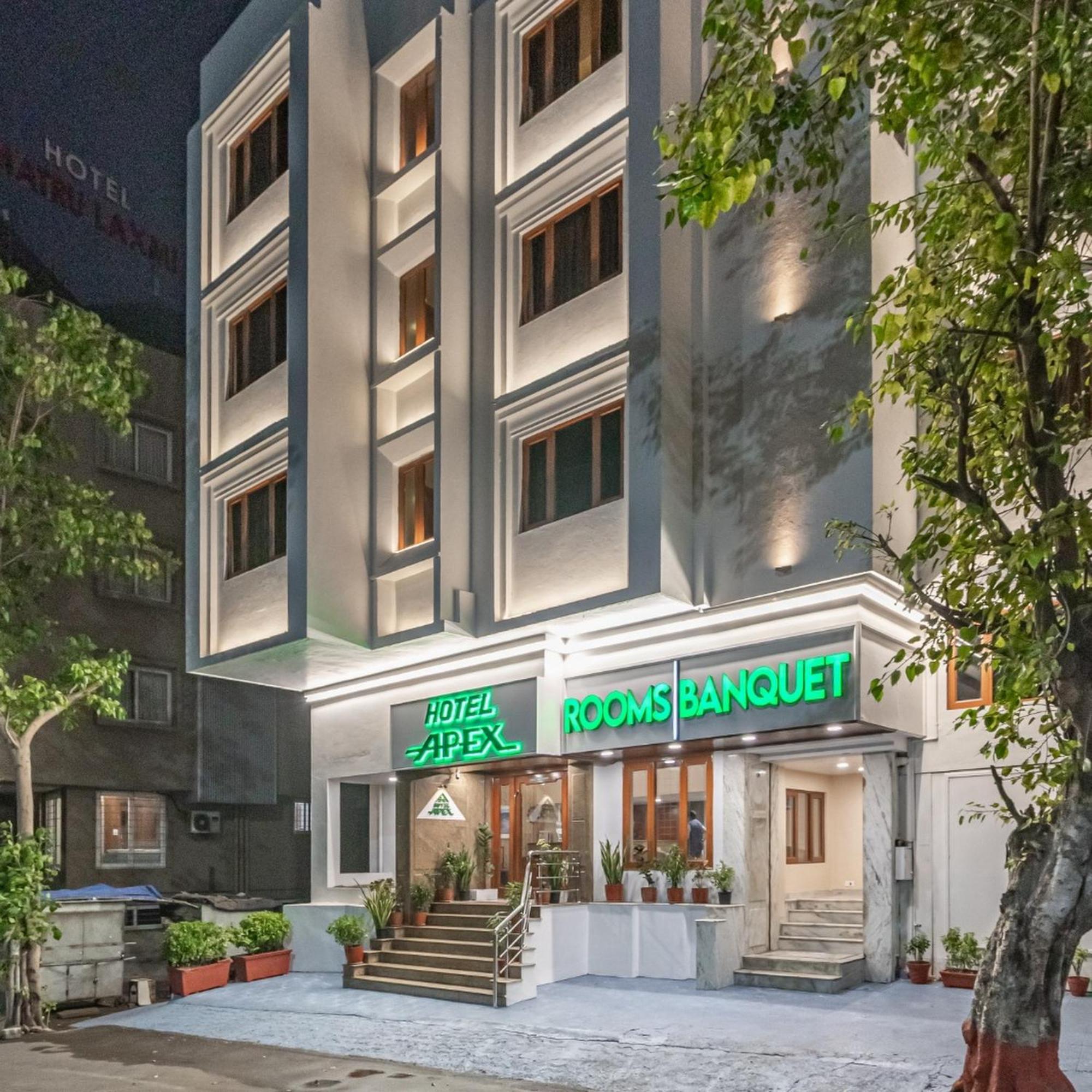 Hotel Apex Surat Exterior photo