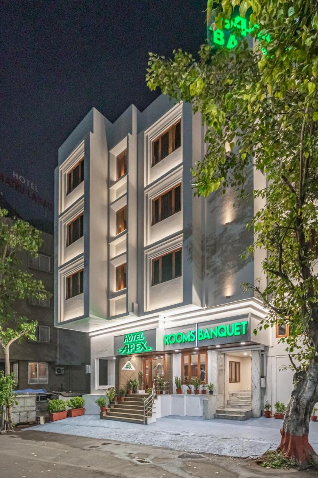 Hotel Apex Surat Exterior photo