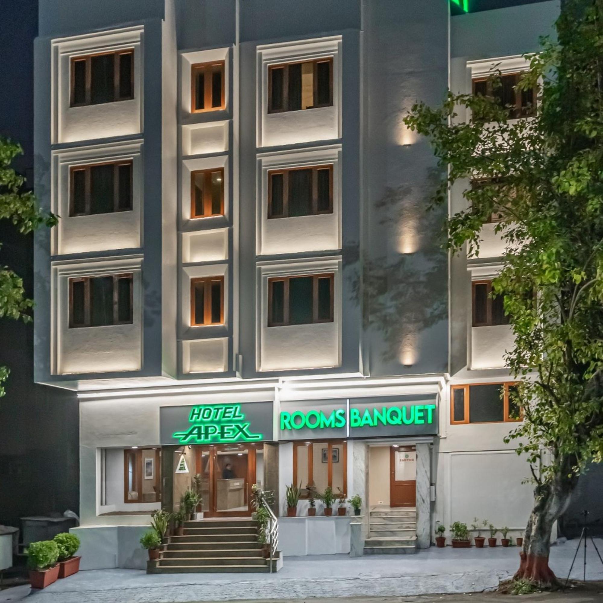 Hotel Apex Surat Exterior photo