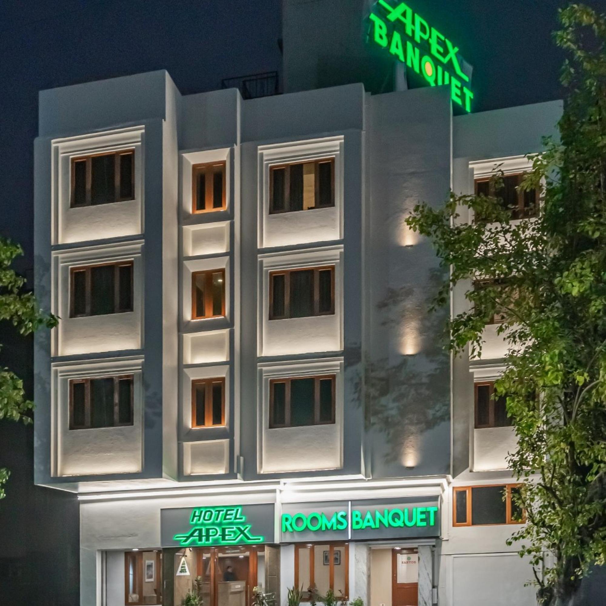 Hotel Apex Surat Exterior photo