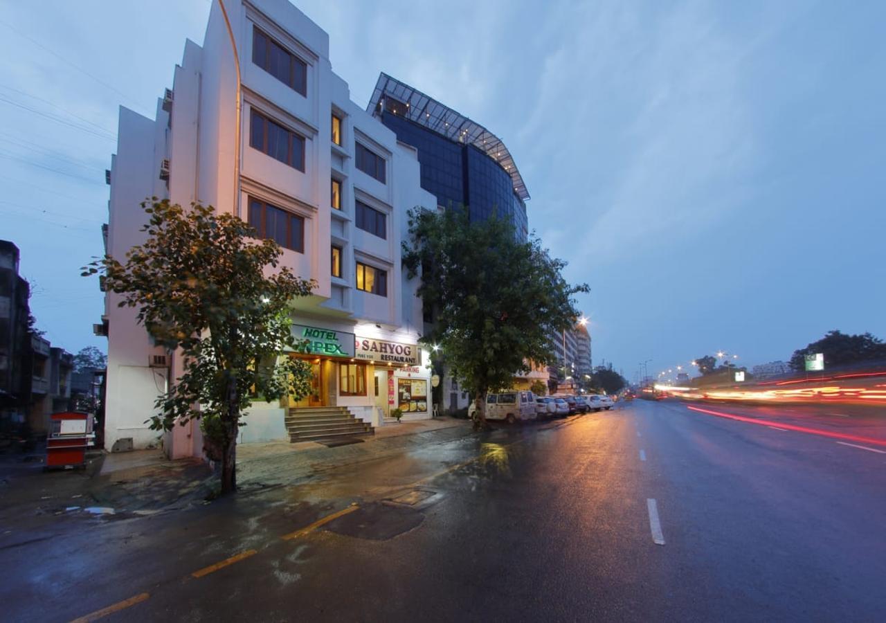 Hotel Apex Surat Exterior photo