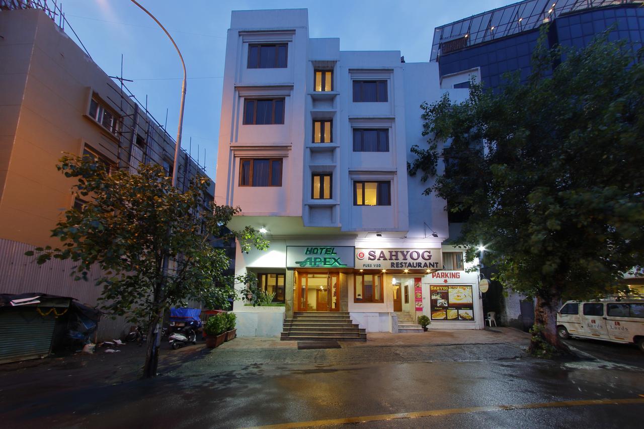 Hotel Apex Surat Exterior photo