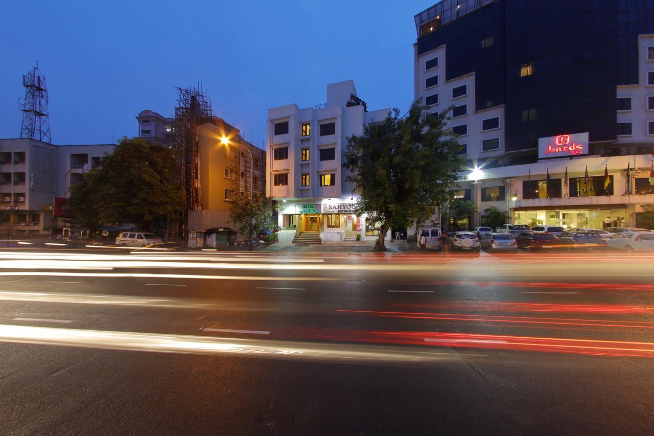 Hotel Apex Surat Exterior photo